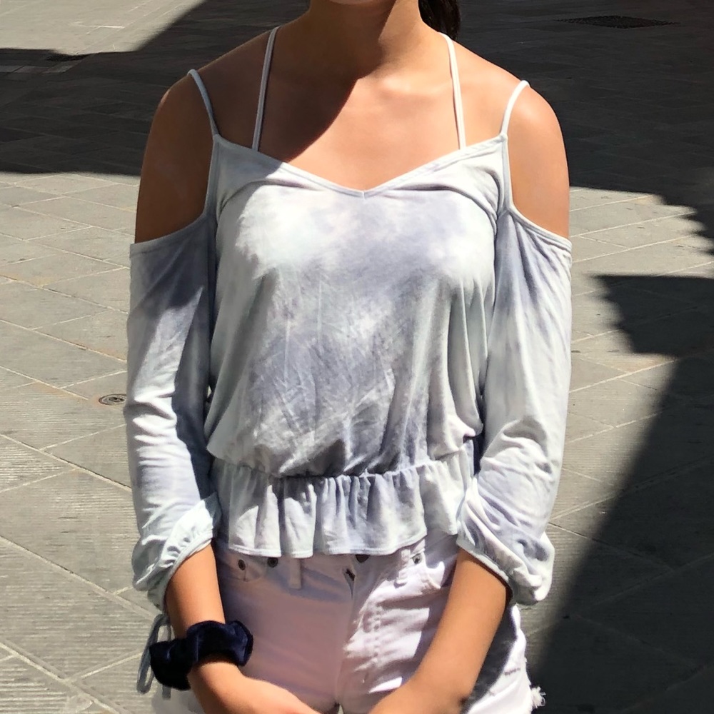 Cold shoulder AE top